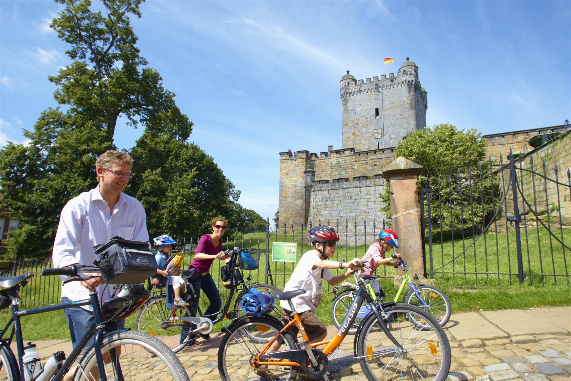 Fietsers bij kasteel Bad Bentheim