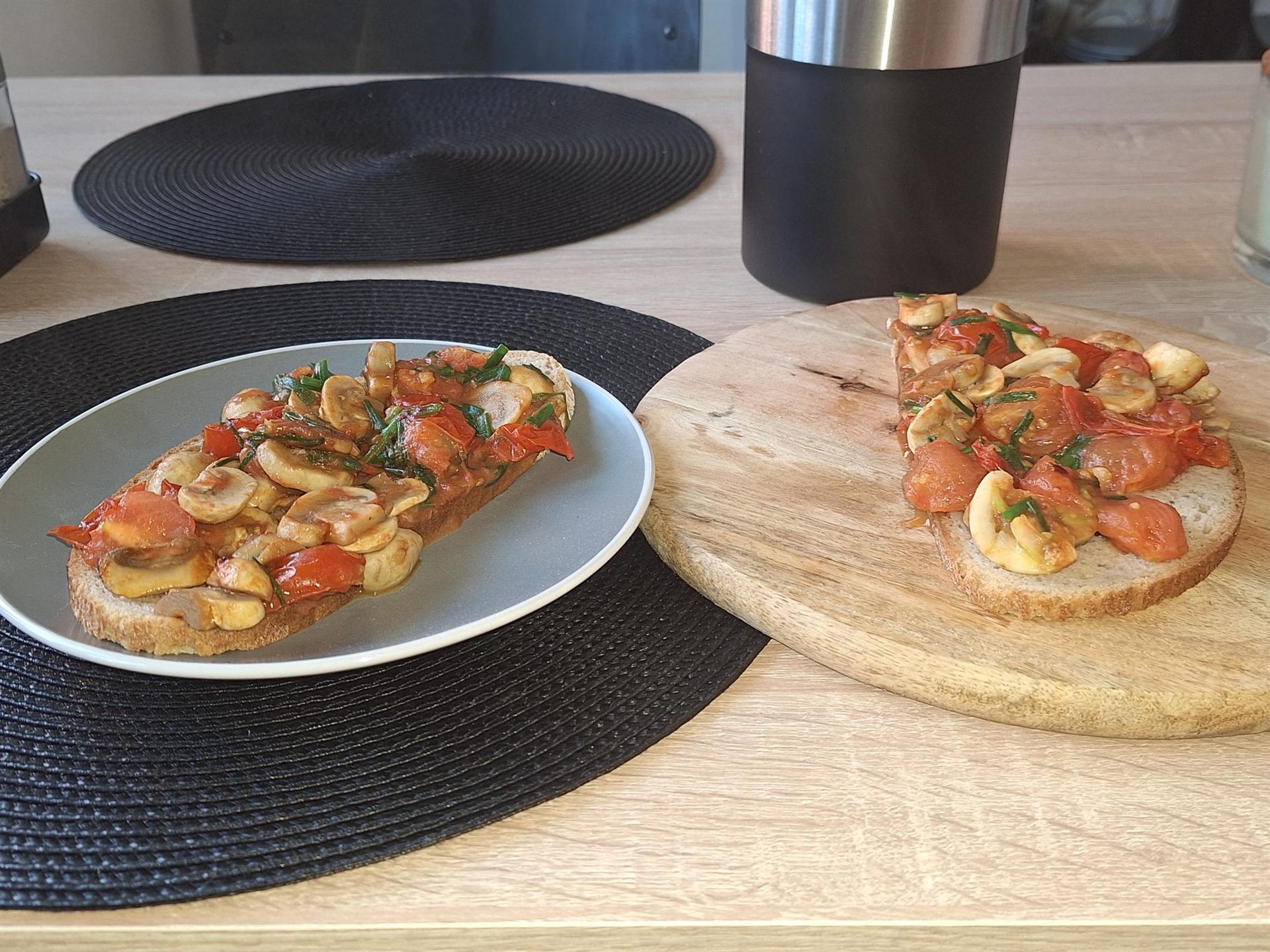 Vegan lunch met champignon en tomaat bij Rustpunt Lindtorphe